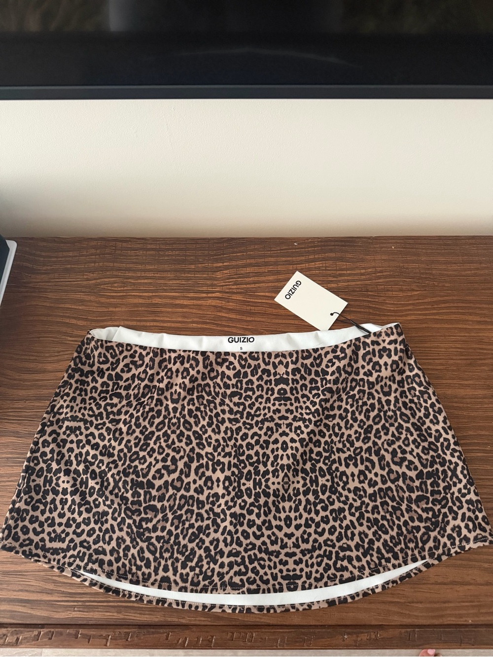 Guizio Leopard Print Mini Skirt NWT